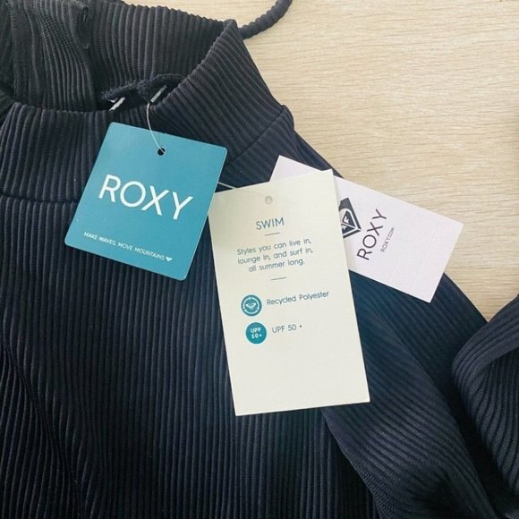 Roxy BNWT Mind Of Freedom Black Long Sleeve One Piece Swimsuit Women's Size XS - Picture 7 of 9